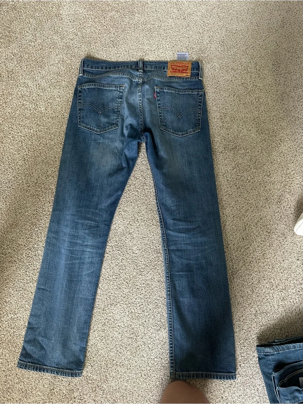 Levis slim straight